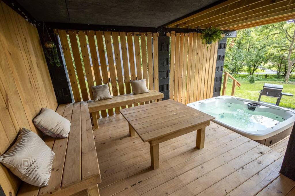 Valhalla Cabins Aframes With Hot Tubs & Sauna Cosby Kültér fotó